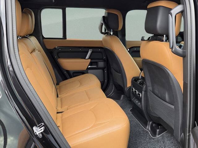 Used 2024 Land Rover Defender 110 V8 AWD/4WD image 16
