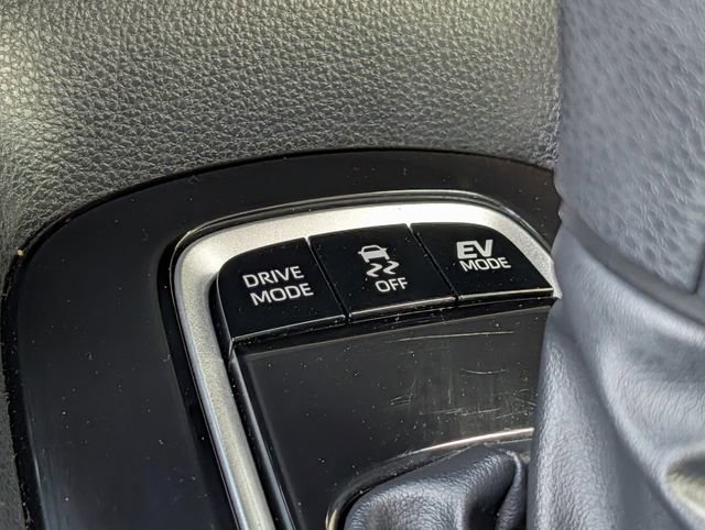 Used 2025 Toyota Corolla LE FWD image 17