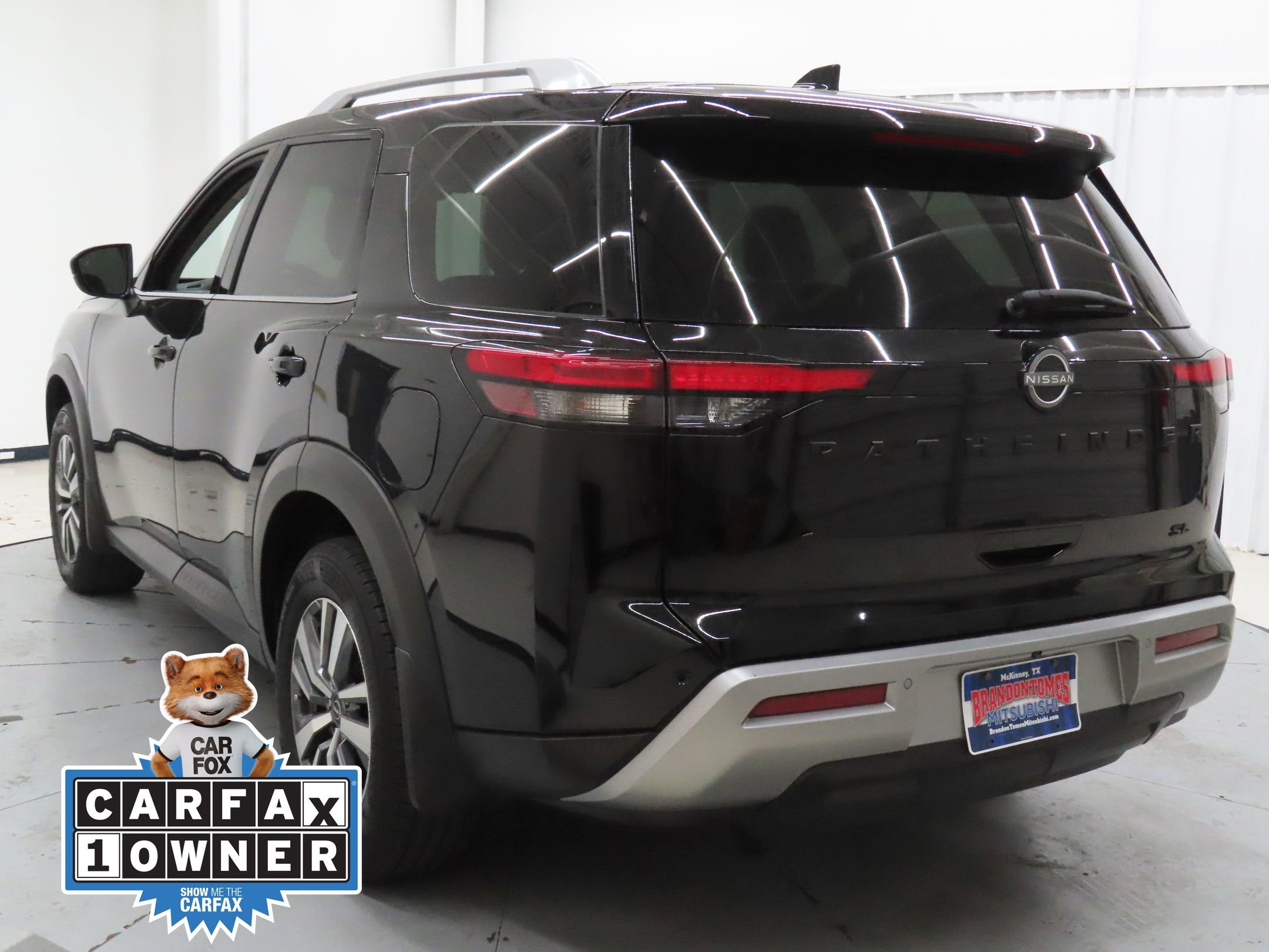 Used 2024 Nissan Pathfinder SL w/ Lighting Package (N92) image 5