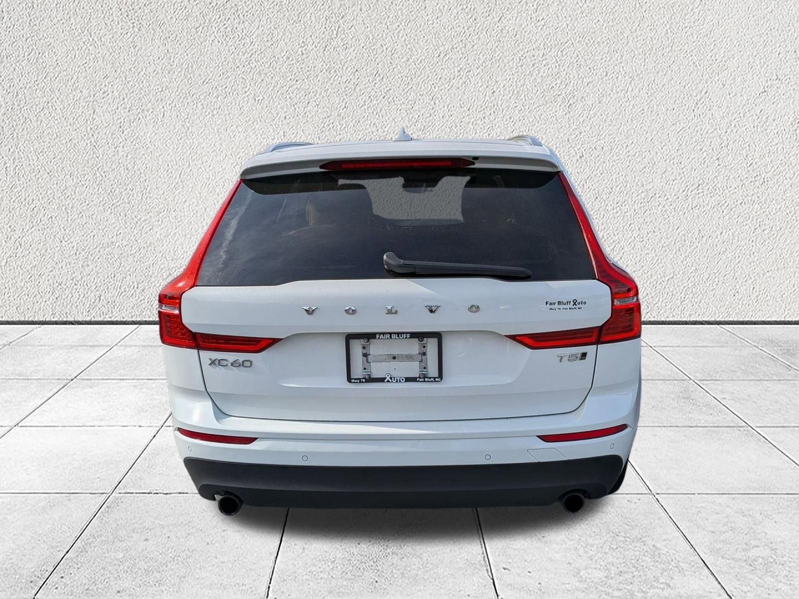 Used 2020 Volvo XC60 T5 Momentum image 4