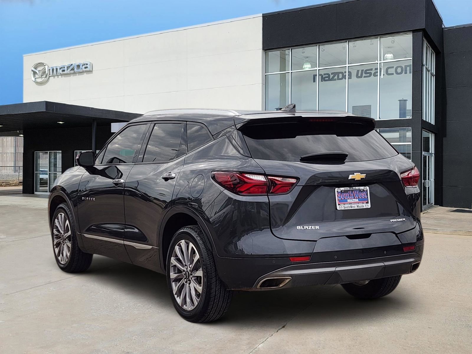 Used 2022 Chevrolet Blazer Premier w/ Driver Confidence II Package FWD image 4