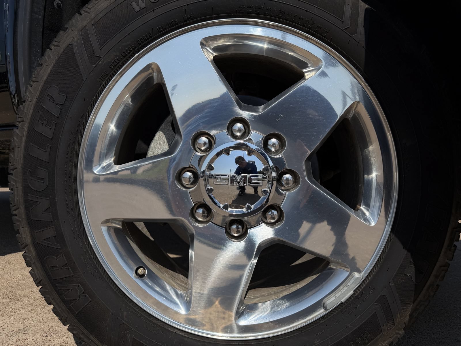 Used 2015 GMC Sierra 2500 Denali w/ Driver Alert Package AWD/4WD image 10
