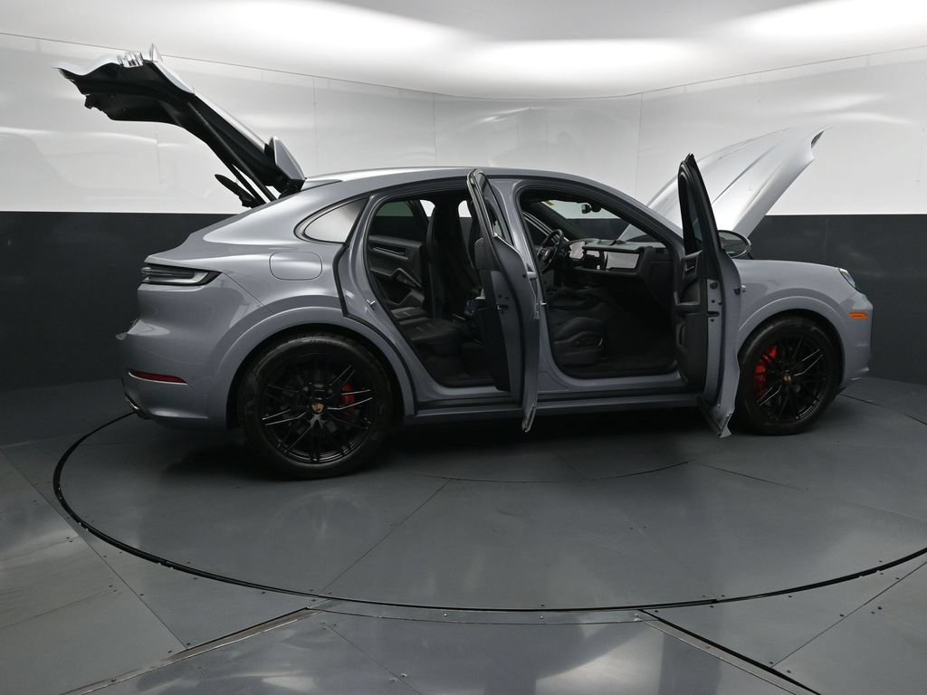 Certified 2025 Porsche Cayenne GTS AWD/4WD image 35