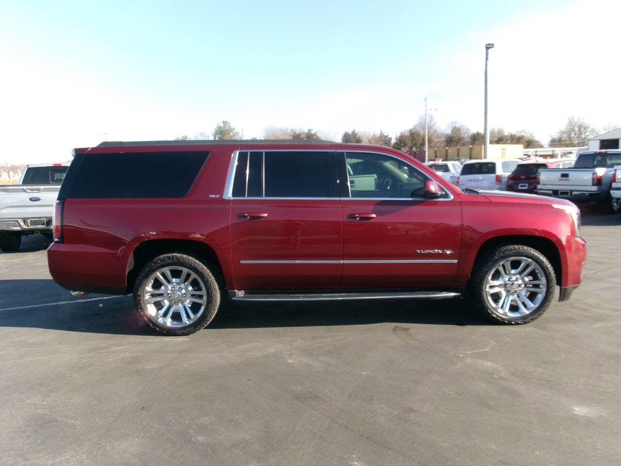 Used 2019 GMC Yukon XL SLT w/ Premium Edition image 3