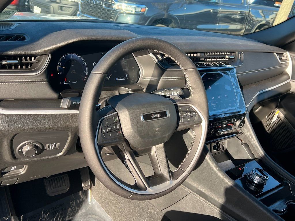 New 2025 Jeep Grand Cherokee L Altitude image 19