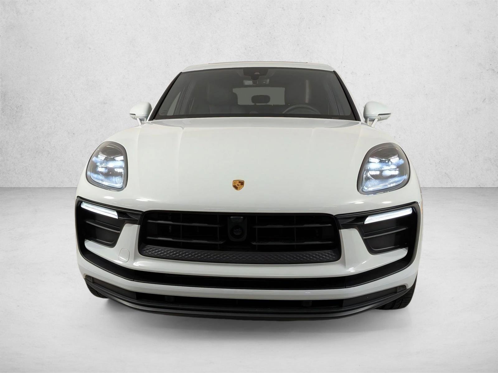 Certified 2025 Porsche Macan Turbo AWD/4WD image 5