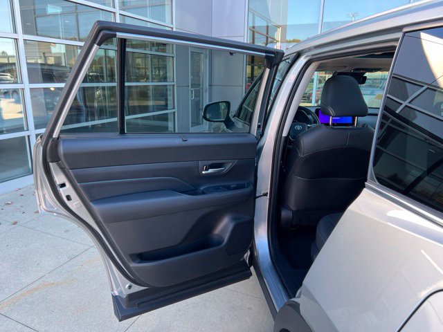 Used 2024 Toyota Grand Highlander AWD image 33