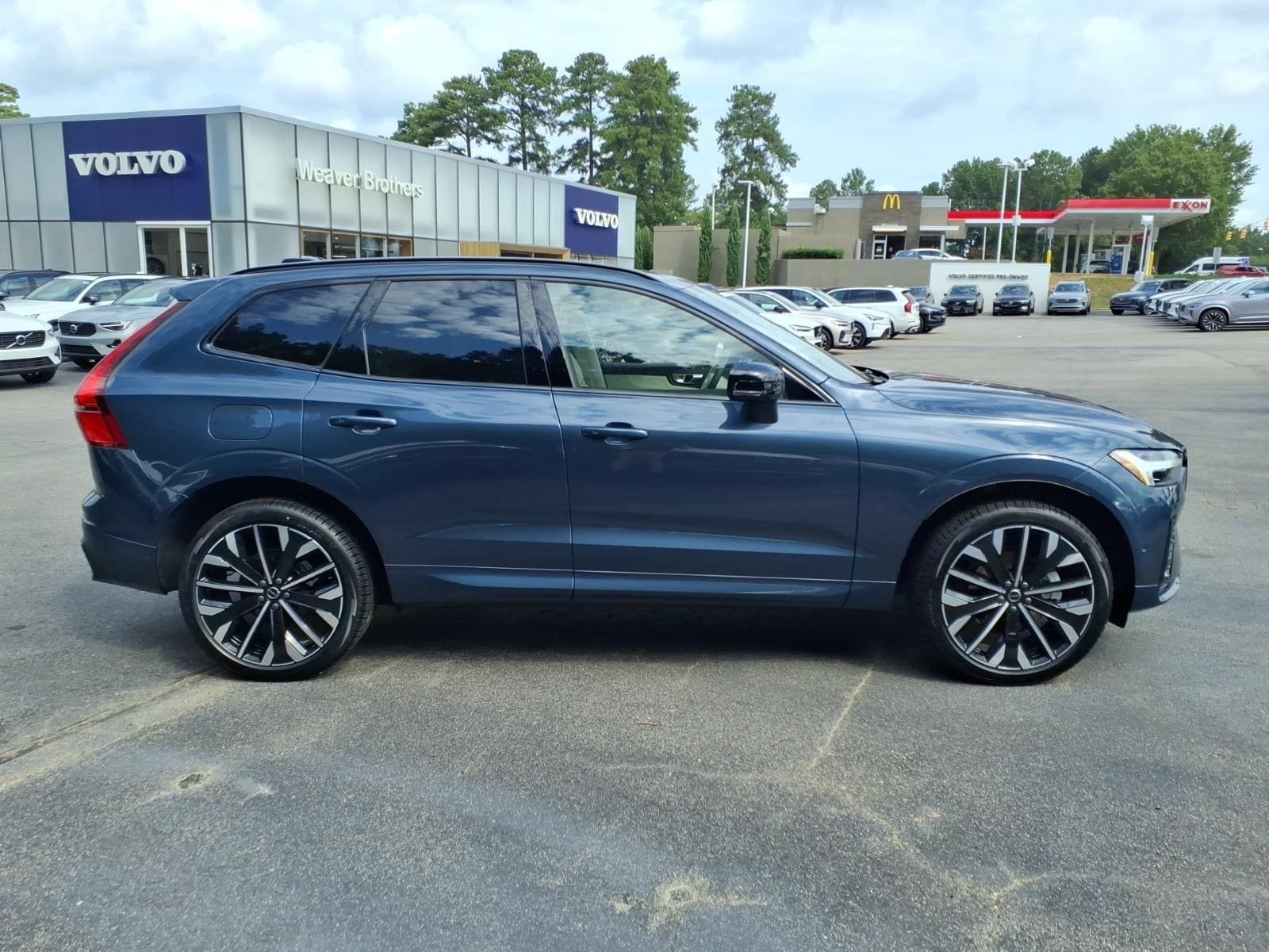 New 2026 Volvo XC60 T8 Ultra w/ Protection Package Premier AWD/4WD image 2