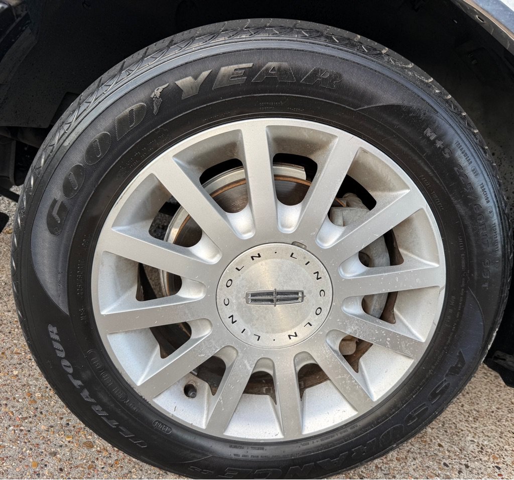 Used 2007 Lincoln Town Car Signature RWD image 21