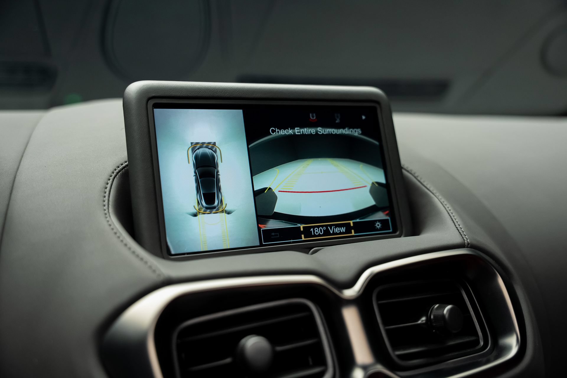 Used 2023 Aston Martin V8 Vantage Roadster RWD image 49