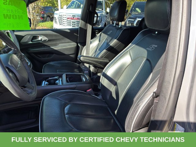 Used 2025 Chrysler Pacifica Limited FWD image 22