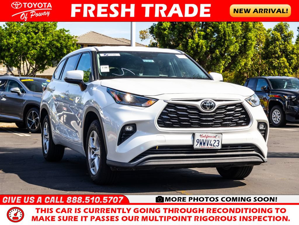 Used 2022 Toyota Highlander LE FWD image 1