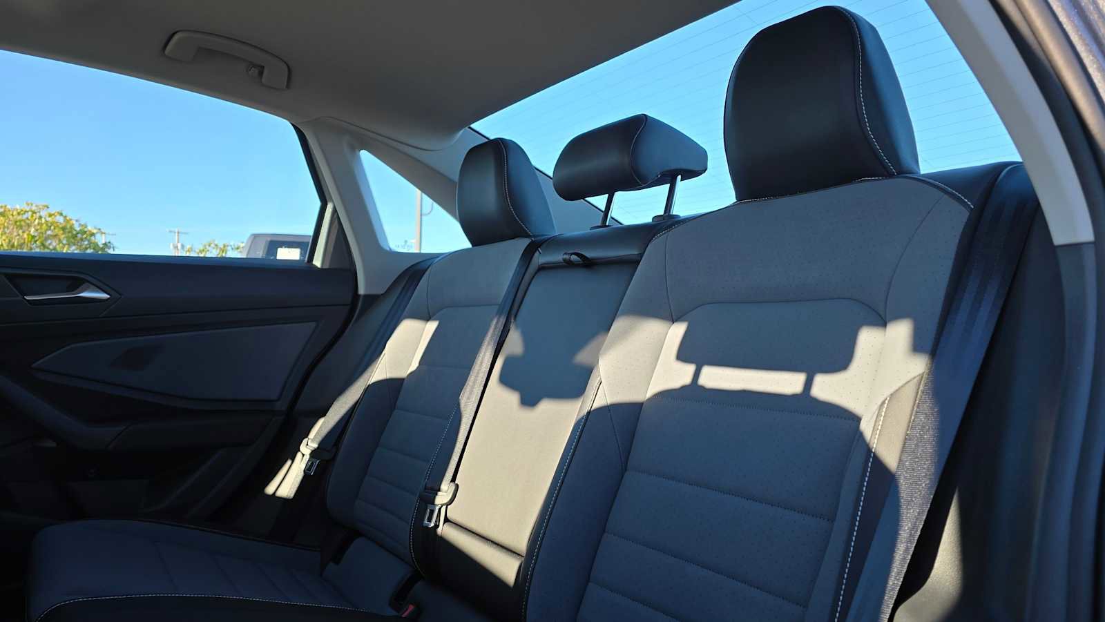 Used 2025 Volkswagen Jetta SE image 18