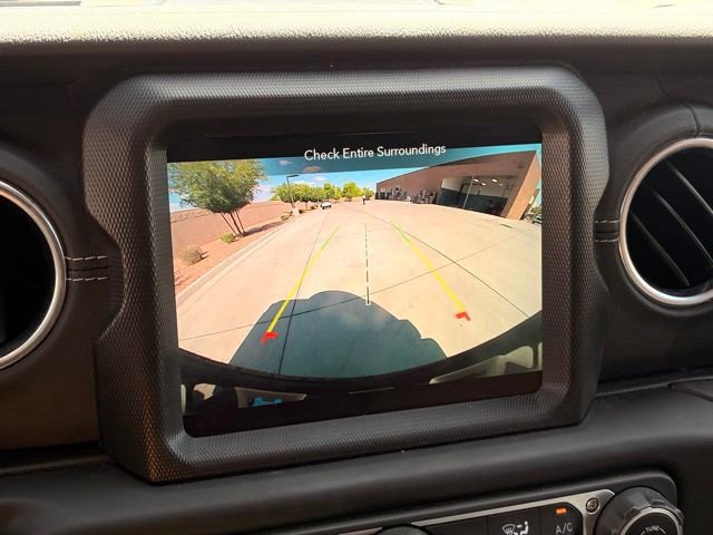 Used 2023 Jeep Wrangler Unlimited Sahara AWD/4WD image 16