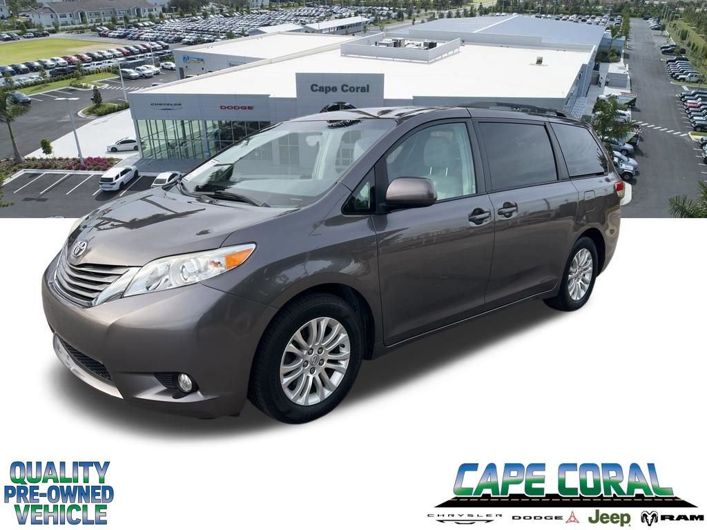 Used 2014 Toyota Sienna XLE image 1