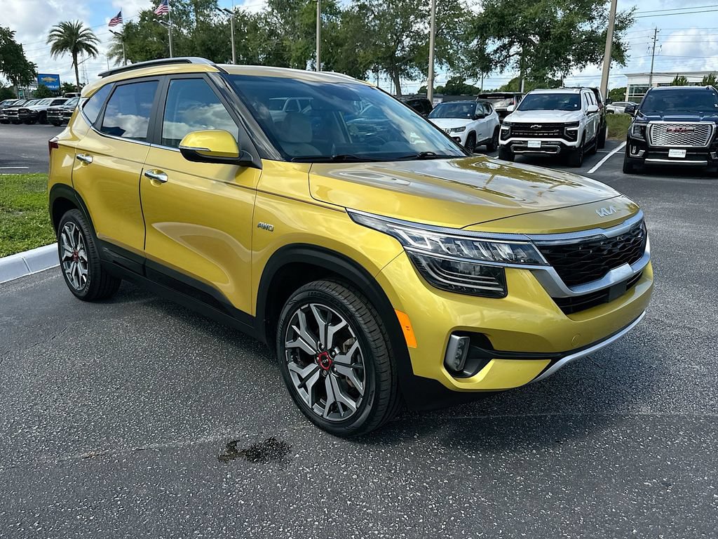 Used 2023 Kia Seltos SX w/ SX Sunroof Package AWD/4WD image 3