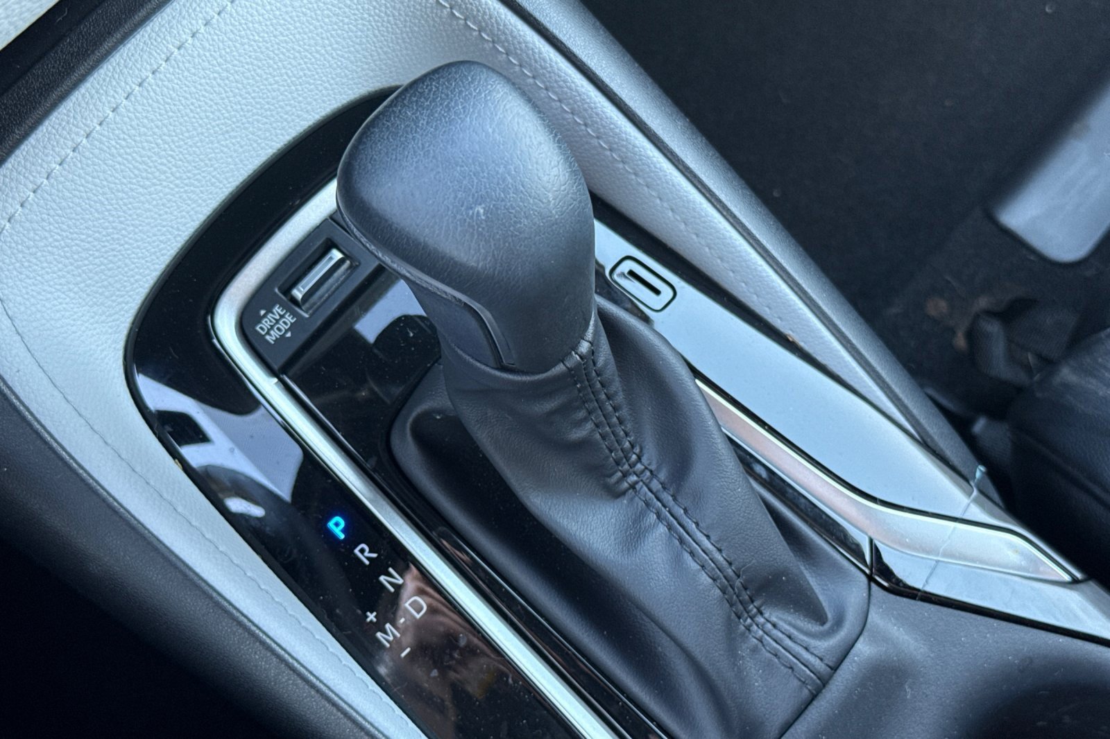 Used 2025 Toyota Corolla SE image 31