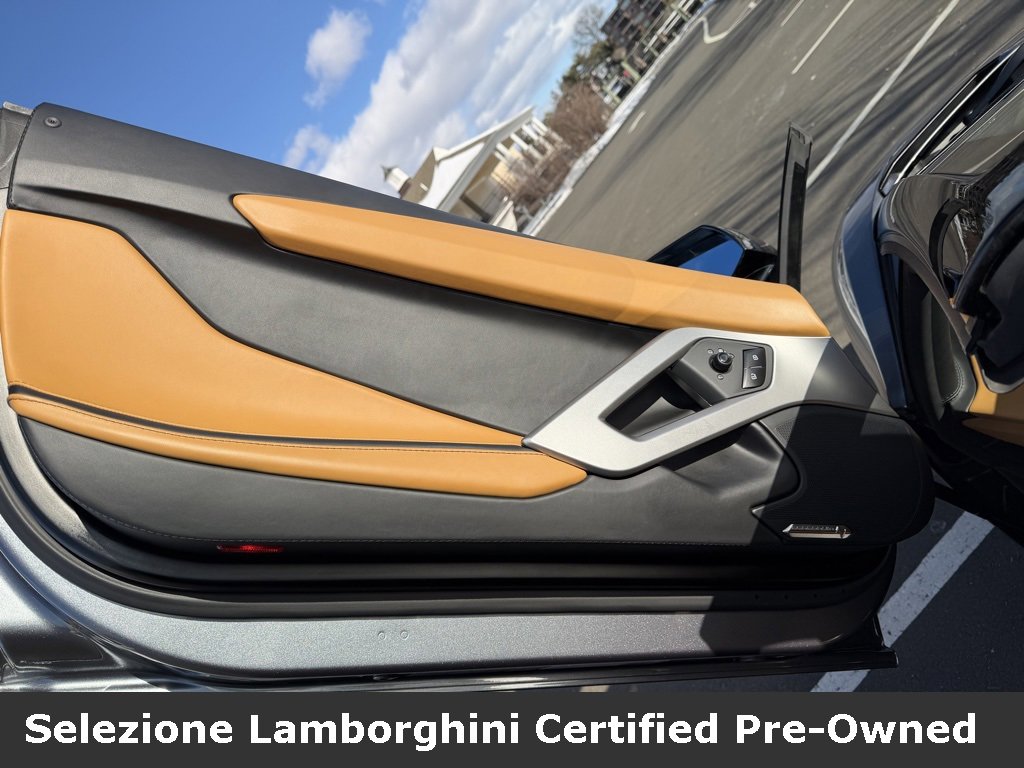 Used 2018 Lamborghini Aventador S image 35