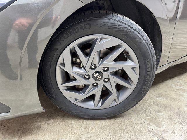 Used 2024 Hyundai Elantra SEL image 28