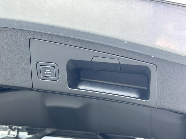 Used 2024 Cadillac XT4 Luxury w/ Cold Weather Package FWD image 13