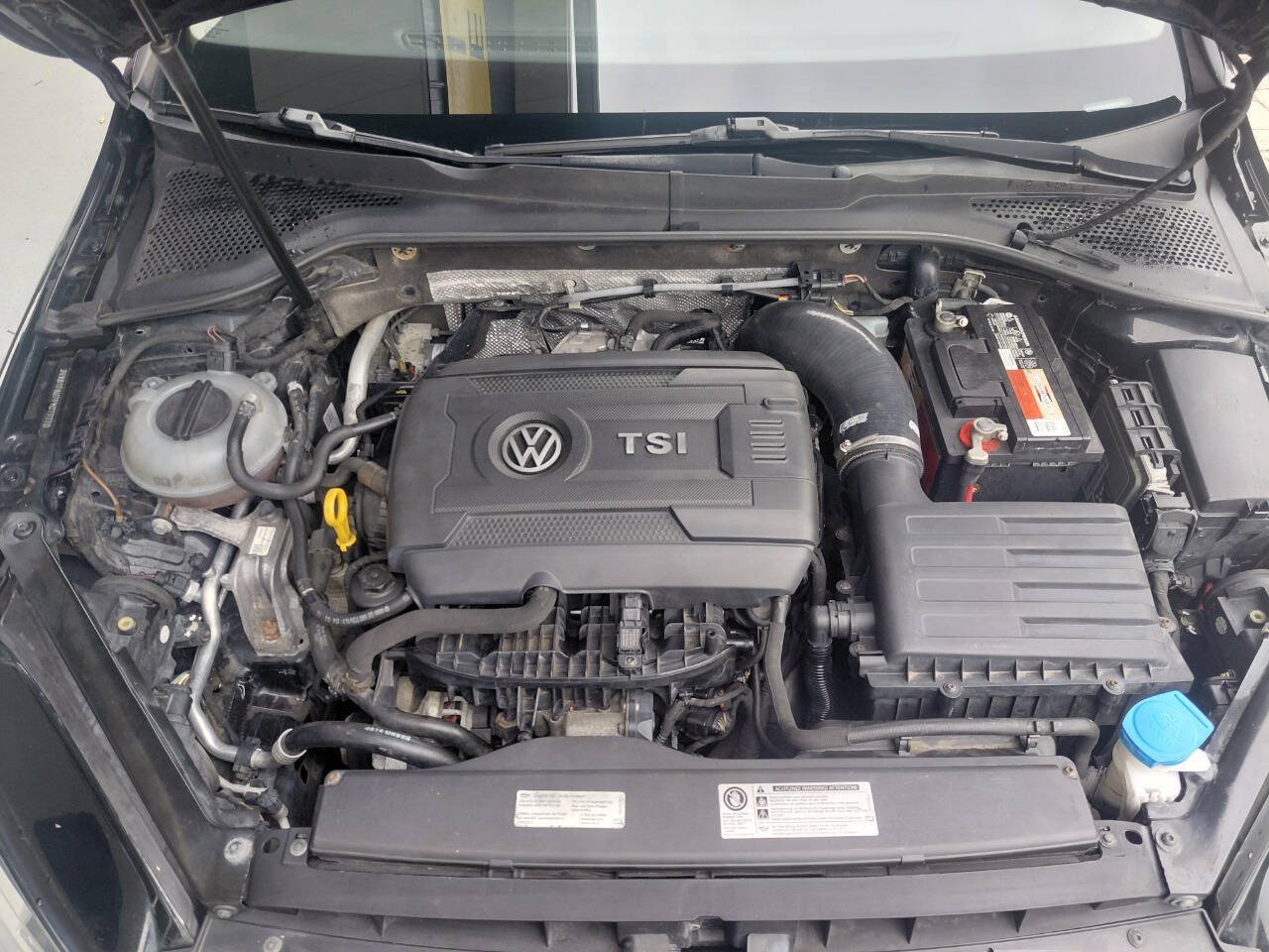 Used 2015 Volkswagen Golf S FWD image 13