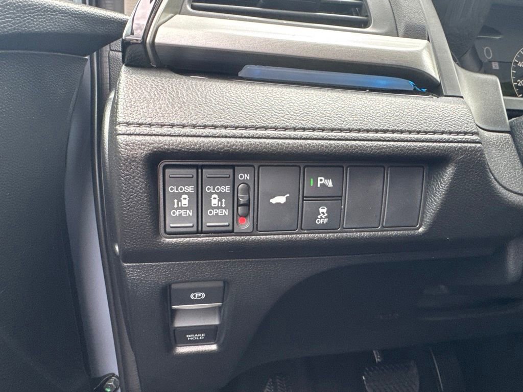 Certified 2026 Honda Odyssey Touring image 17