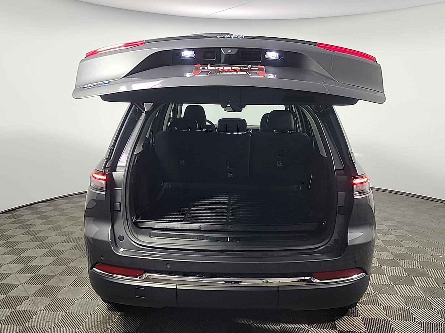 Used 2022 Jeep Grand Cherokee Limited 4xe image 8