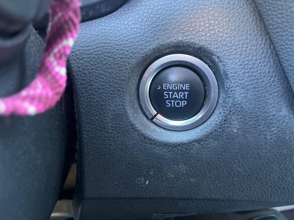 Used 2020 Toyota Corolla XLE image 7