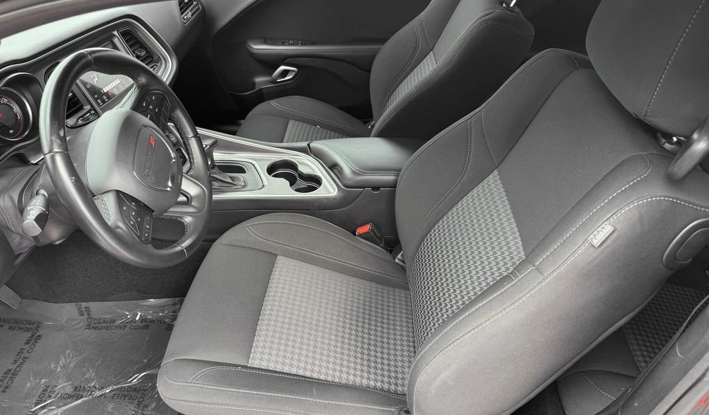 Used 2021 Dodge Challenger SXT image 14