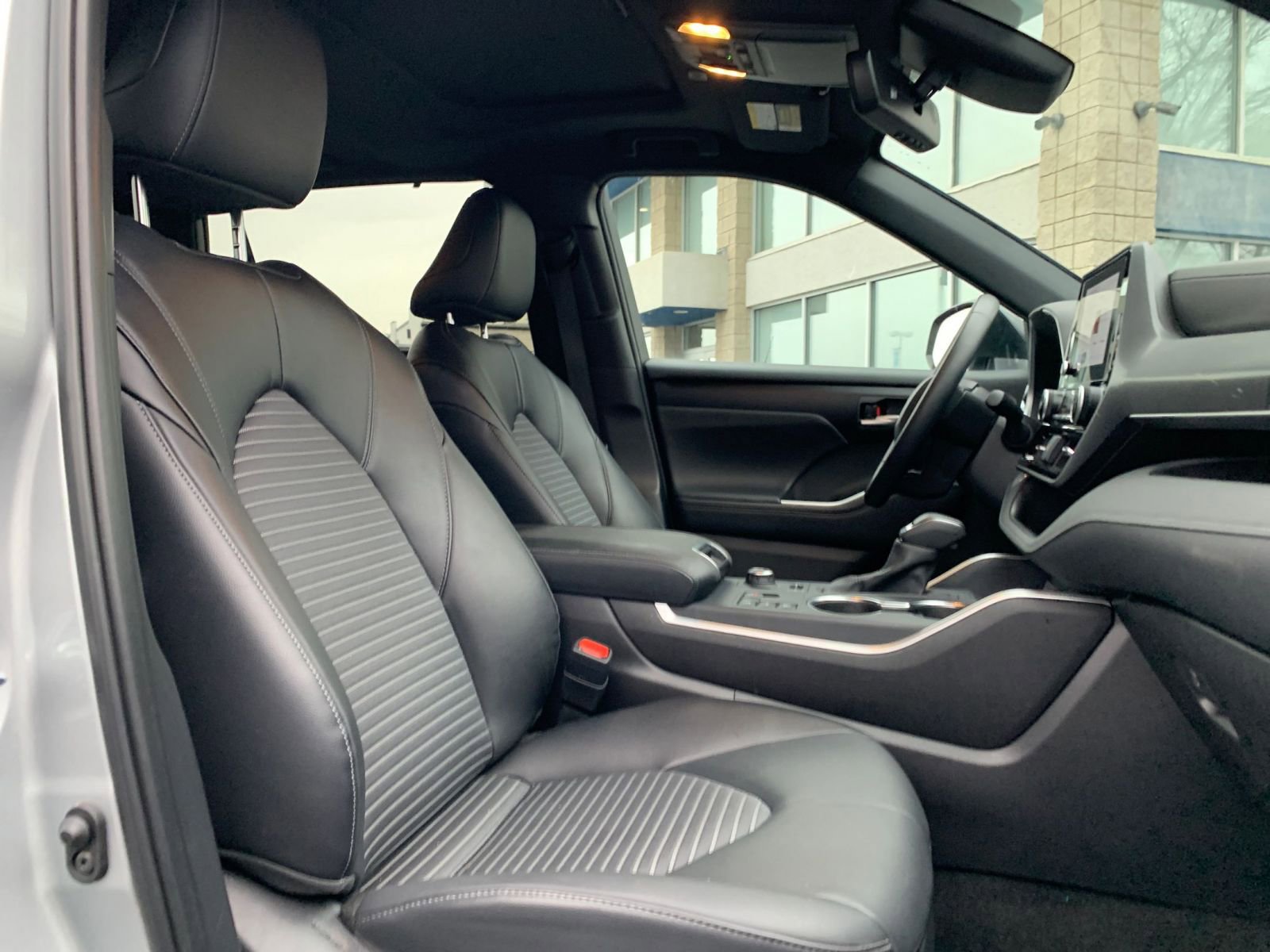 Used 2025 Toyota Highlander XSE image 39