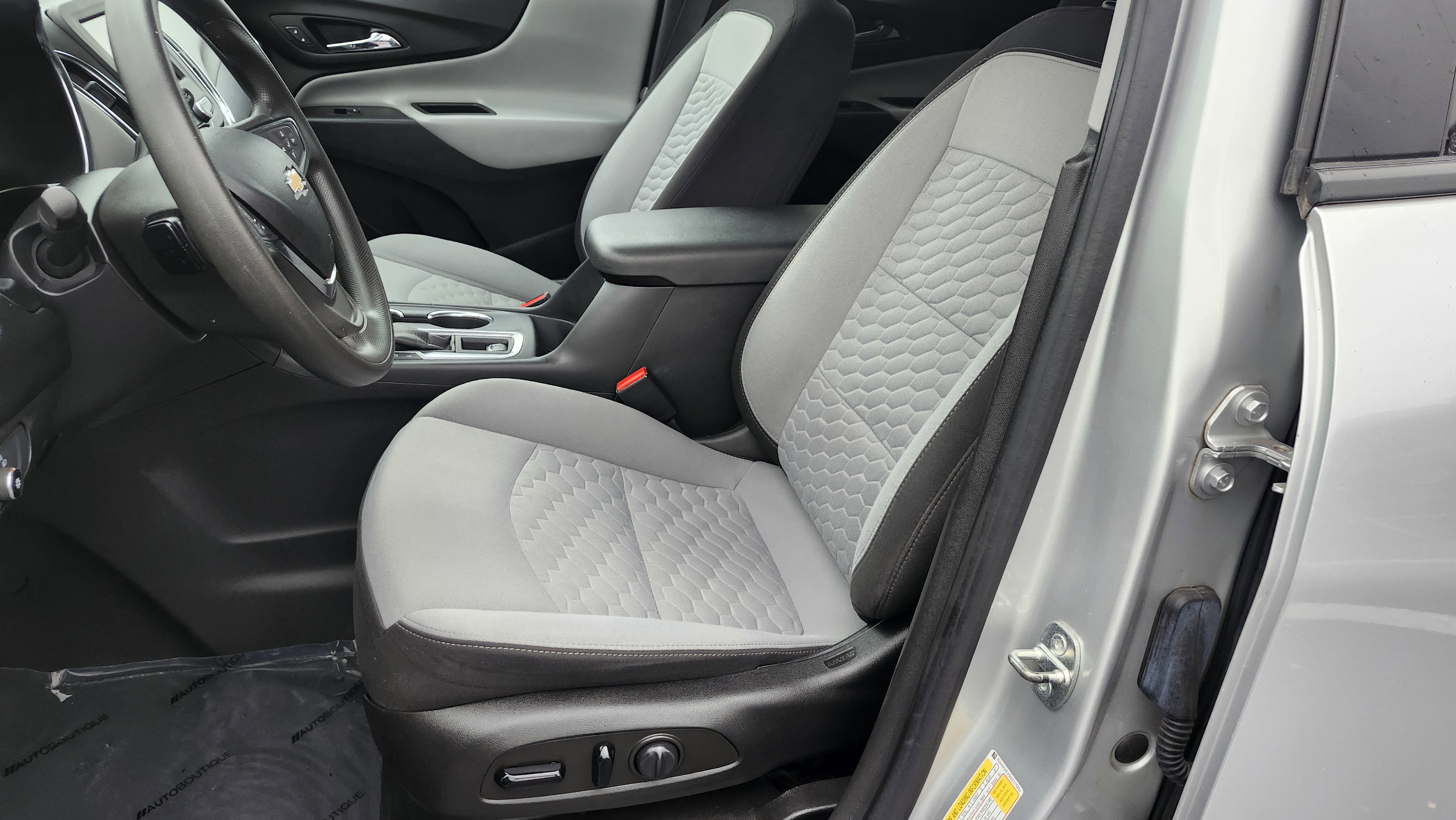 Used 2021 Chevrolet Equinox LS w/ LS Convenience Package image 16