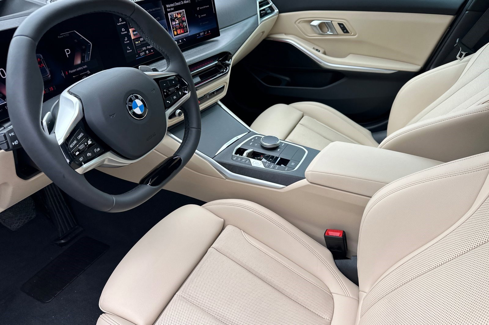 Used 2025 BMW 330i Sedan w/ Premium Package image 11