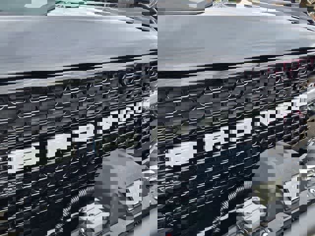 Used 2024 Ford Bronco Everglades image 13