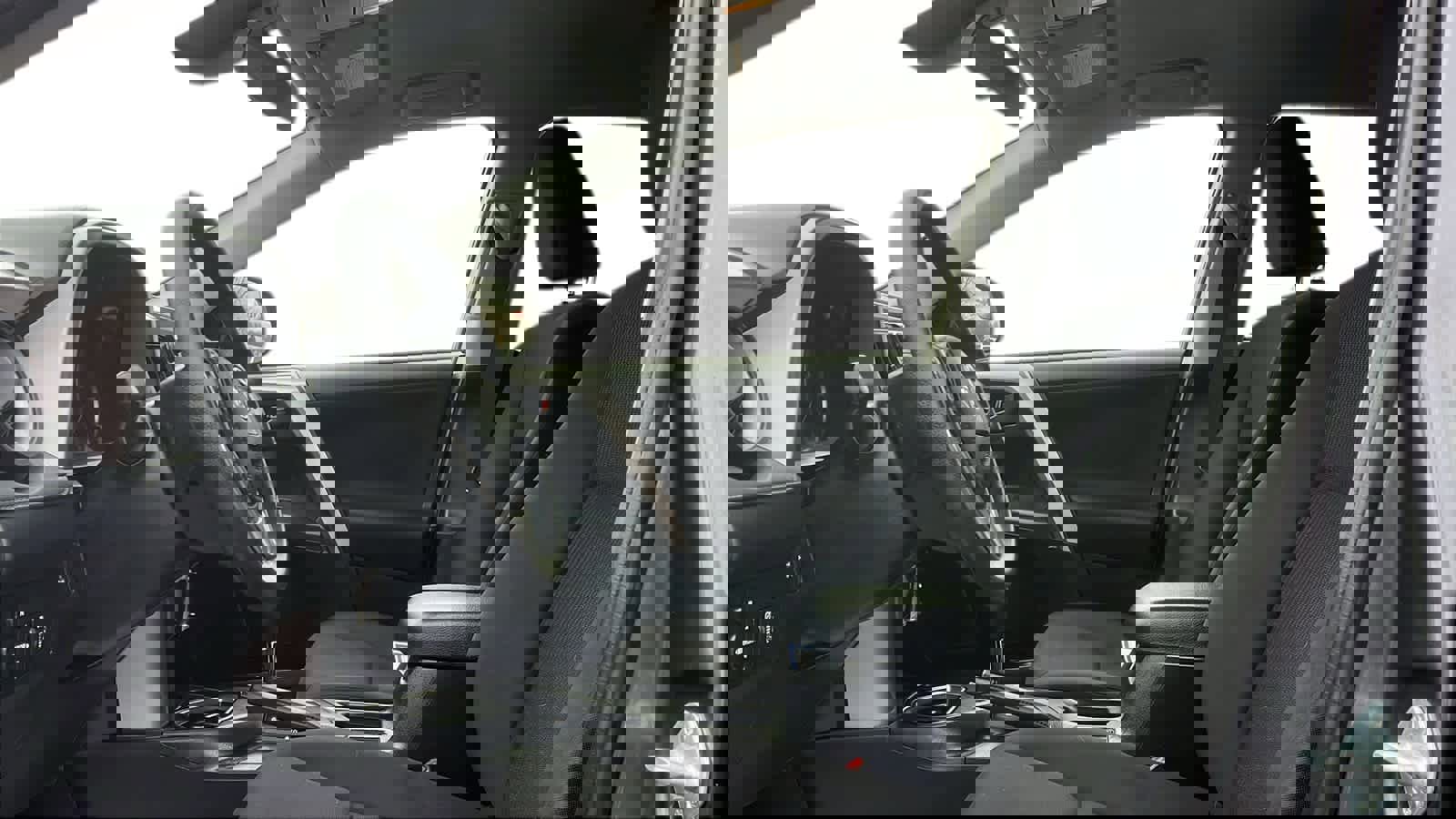 Used 2018 Toyota RAV4 LE image 10