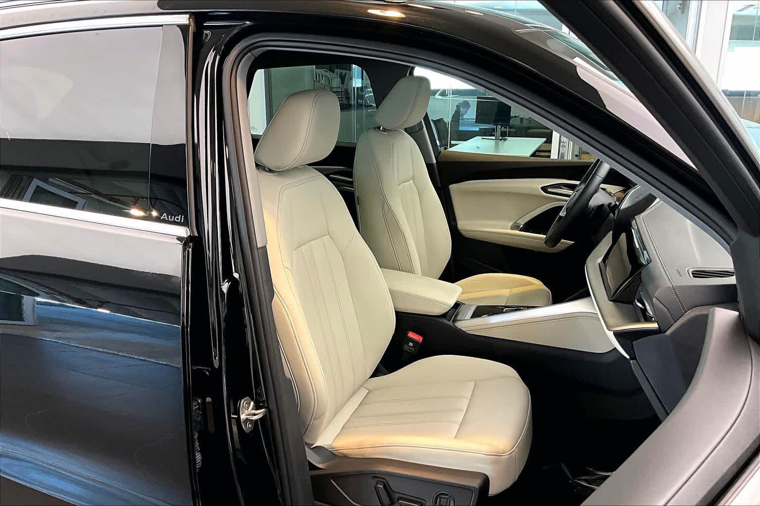 Used 2025 Audi Q5 Premium w/ Convenience Package AWD/4WD image 8