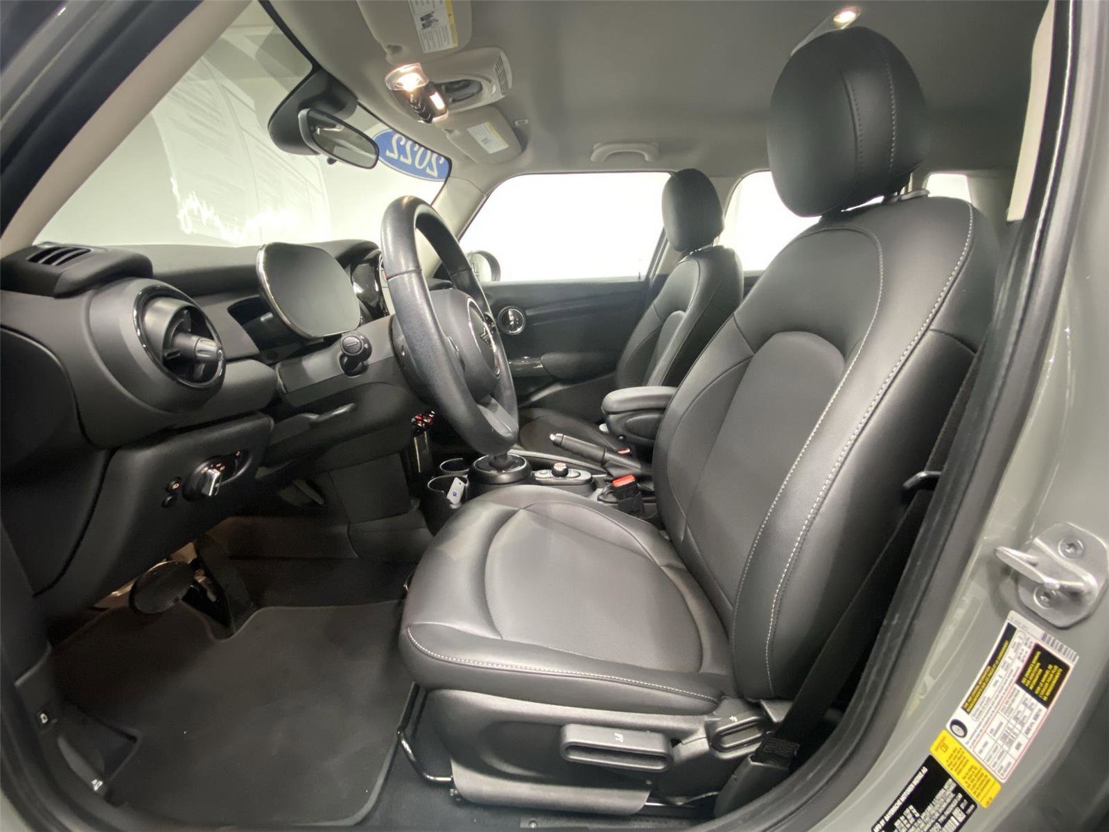 Used 2022 MINI Cooper 4-Door Hardtop FWD image 17