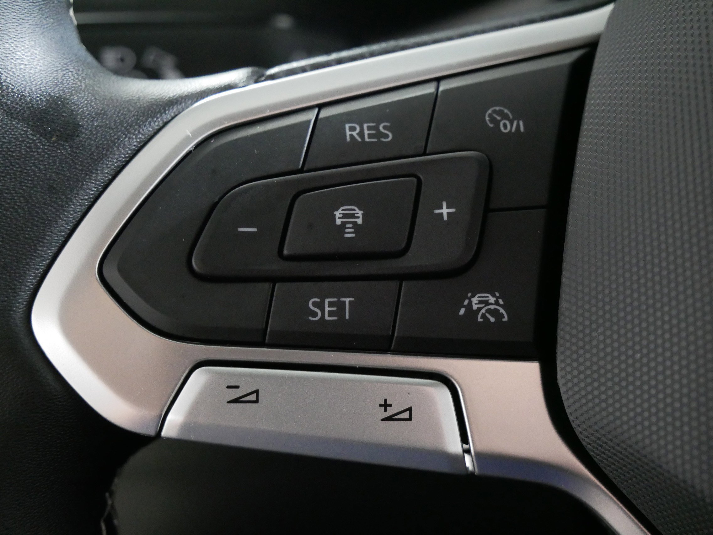 Used 2023 Volkswagen Taos SEL image 27