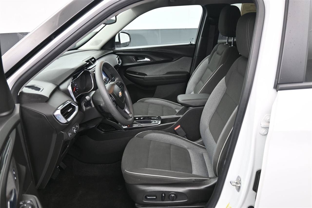 Used 2022 Chevrolet TrailBlazer LT w/ Convenience Package FWD image 11