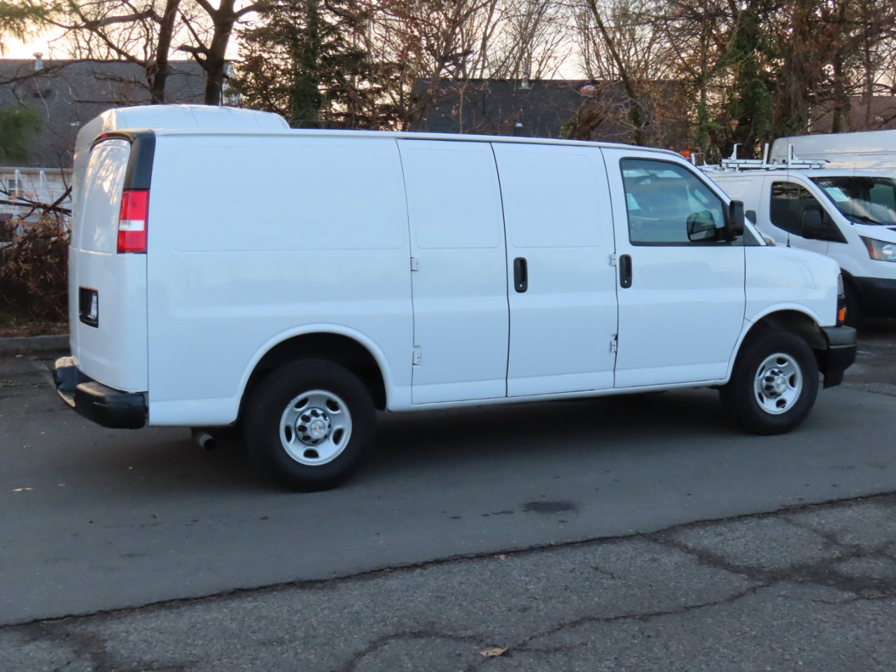 Used 2021 Chevrolet Express 2500 w/ Driver Convenience Package image 5