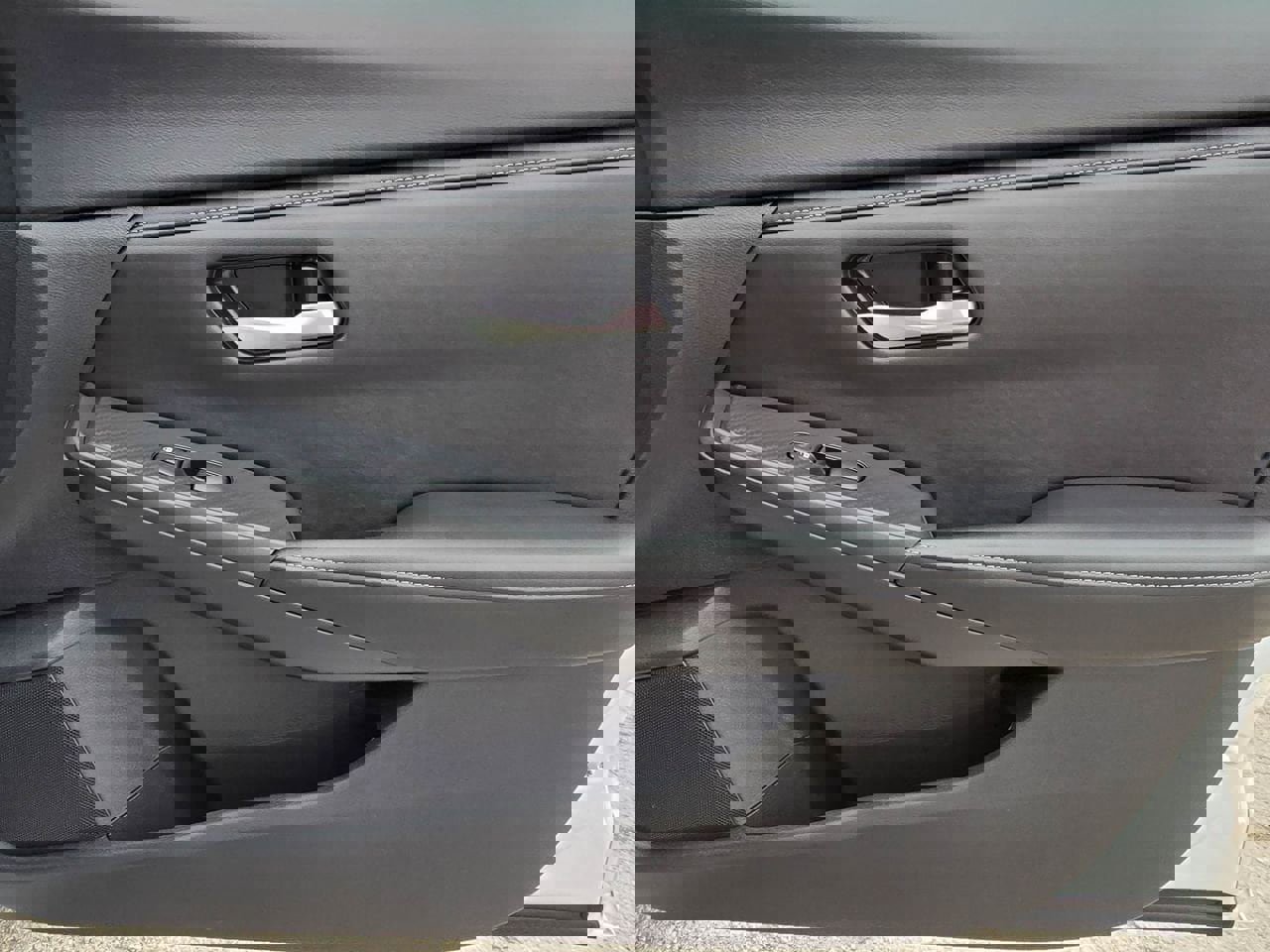 Used 2025 Nissan Sentra SV image 39