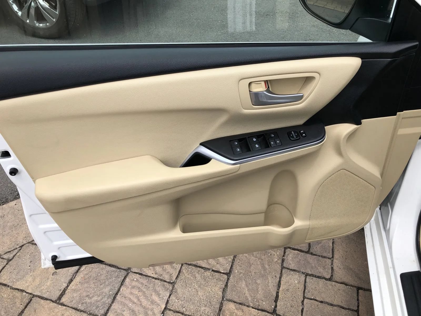 Used 2016 Toyota Camry LE FWD image 18