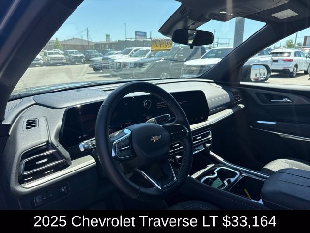 Used 2025 Chevrolet Traverse LT FWD image 8