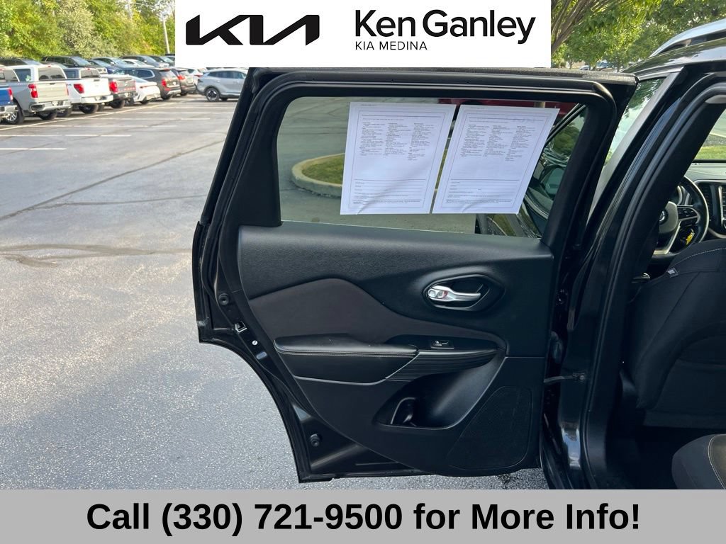 Used 2015 Jeep Cherokee Latitude w/ Cold Weather Group AWD/4WD image 41