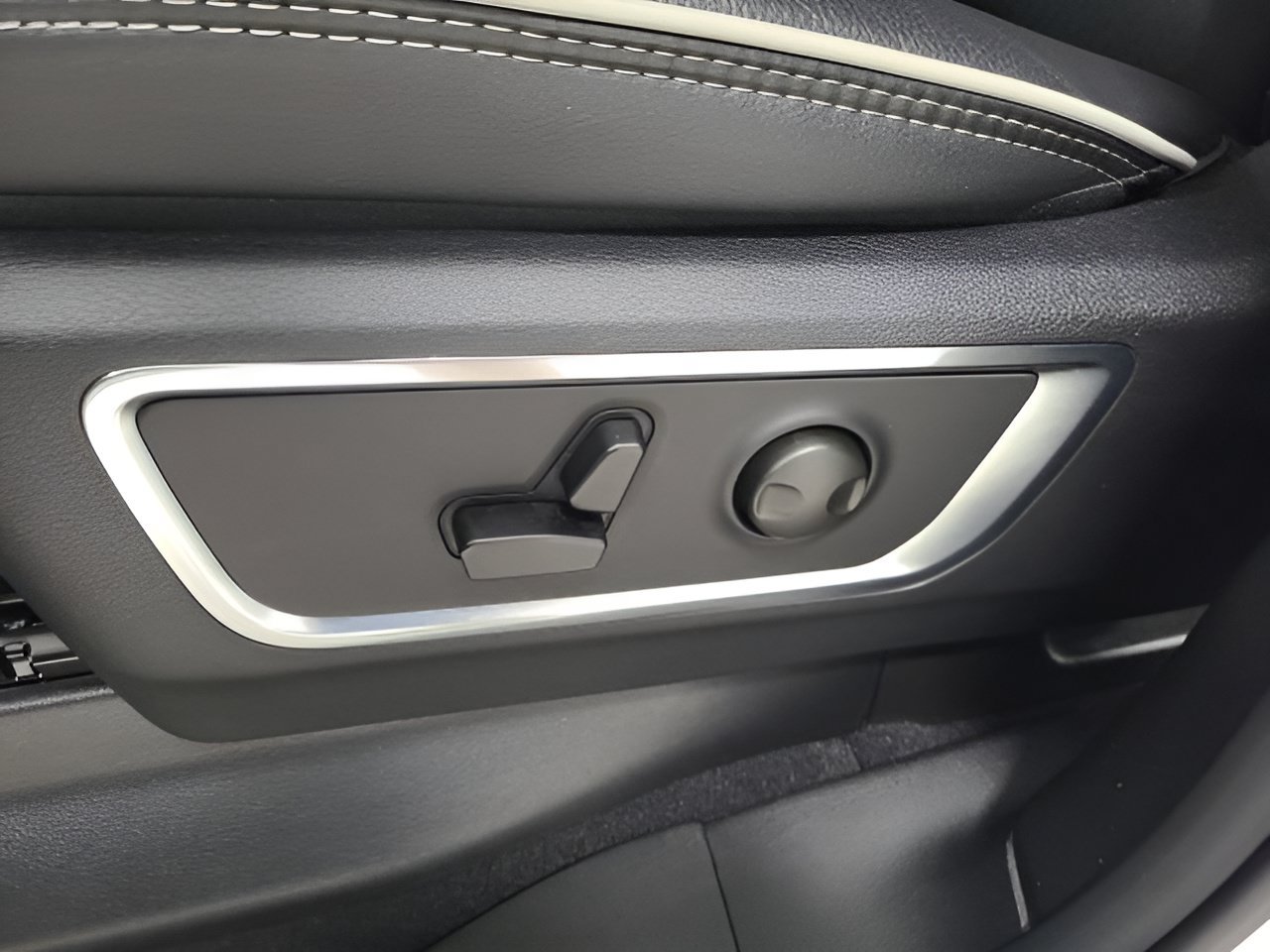 Used 2026 RAM 1500 Laramie w/ Night Edition AWD/4WD image 21