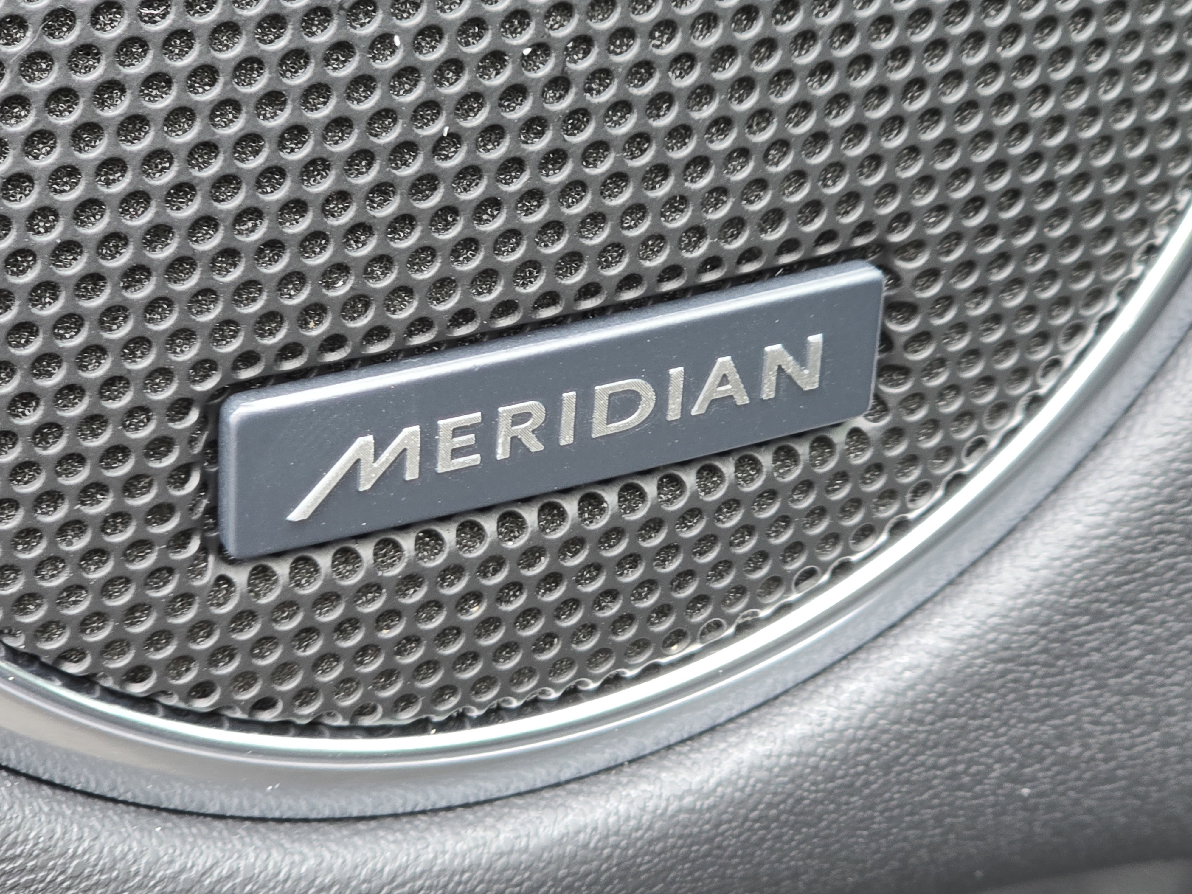 New 2025 Land Rover Discovery Sport S image 7