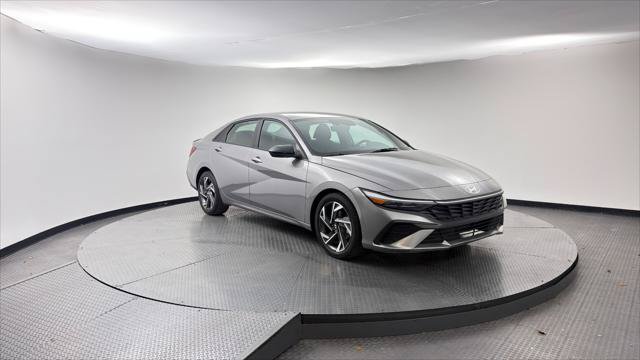 Used 2025 Hyundai Elantra Sport FWD image 11