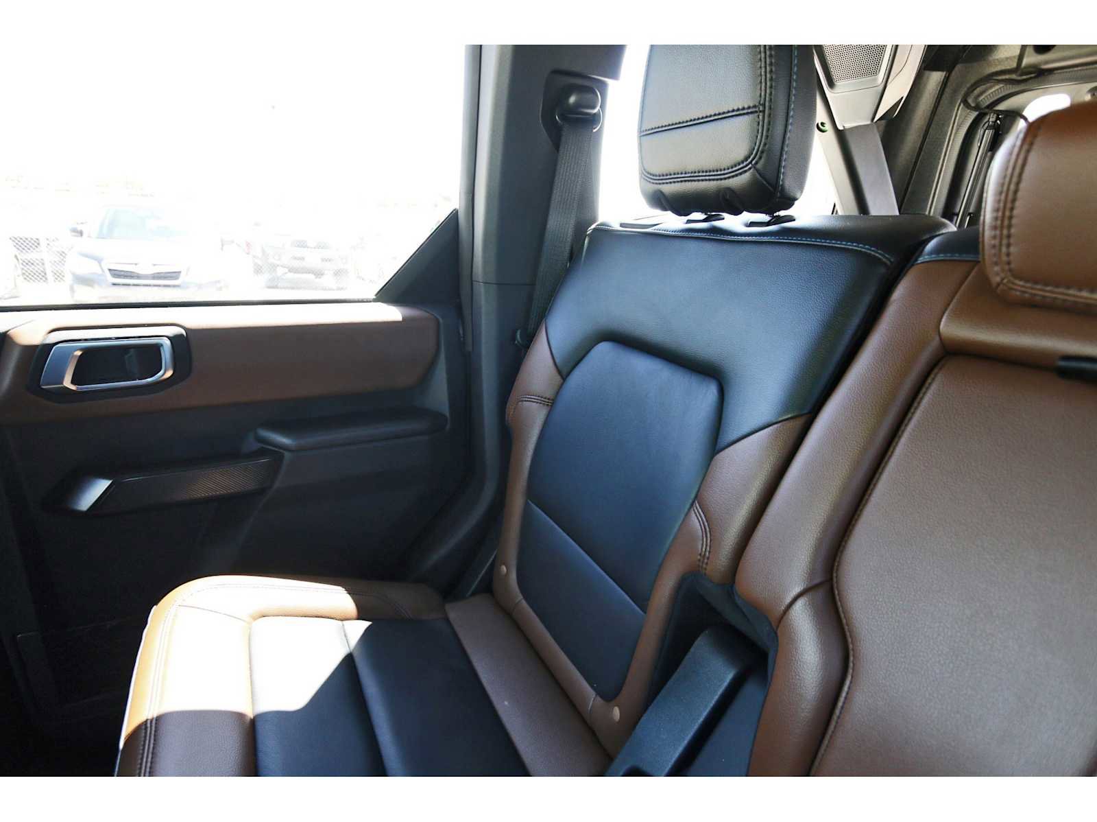 Used 2024 Ford Bronco Outer Banks image 9