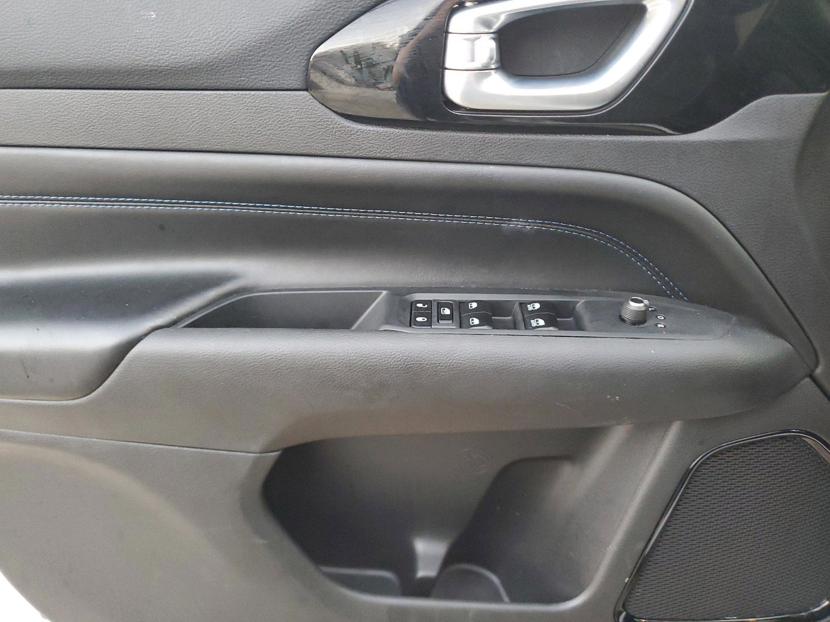 Certified 2025 Jeep Compass Latitude w/ Convenience Group image 17