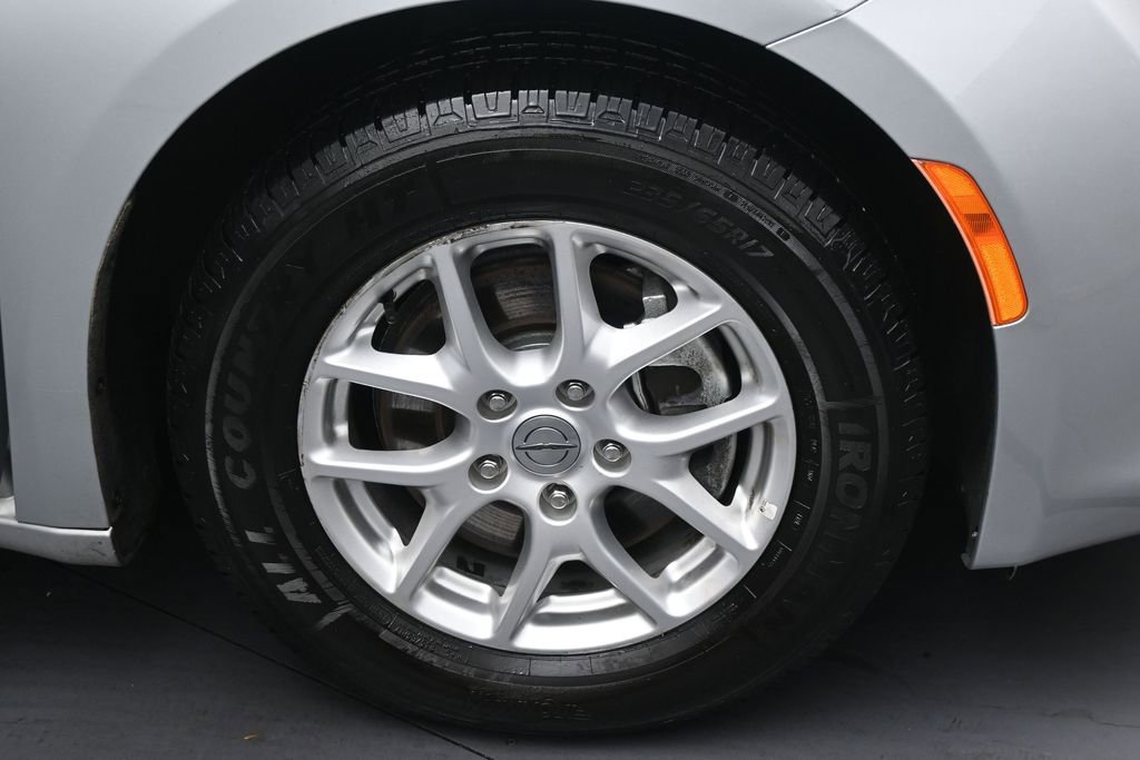 Used 2022 Chrysler Voyager LX FWD image 35