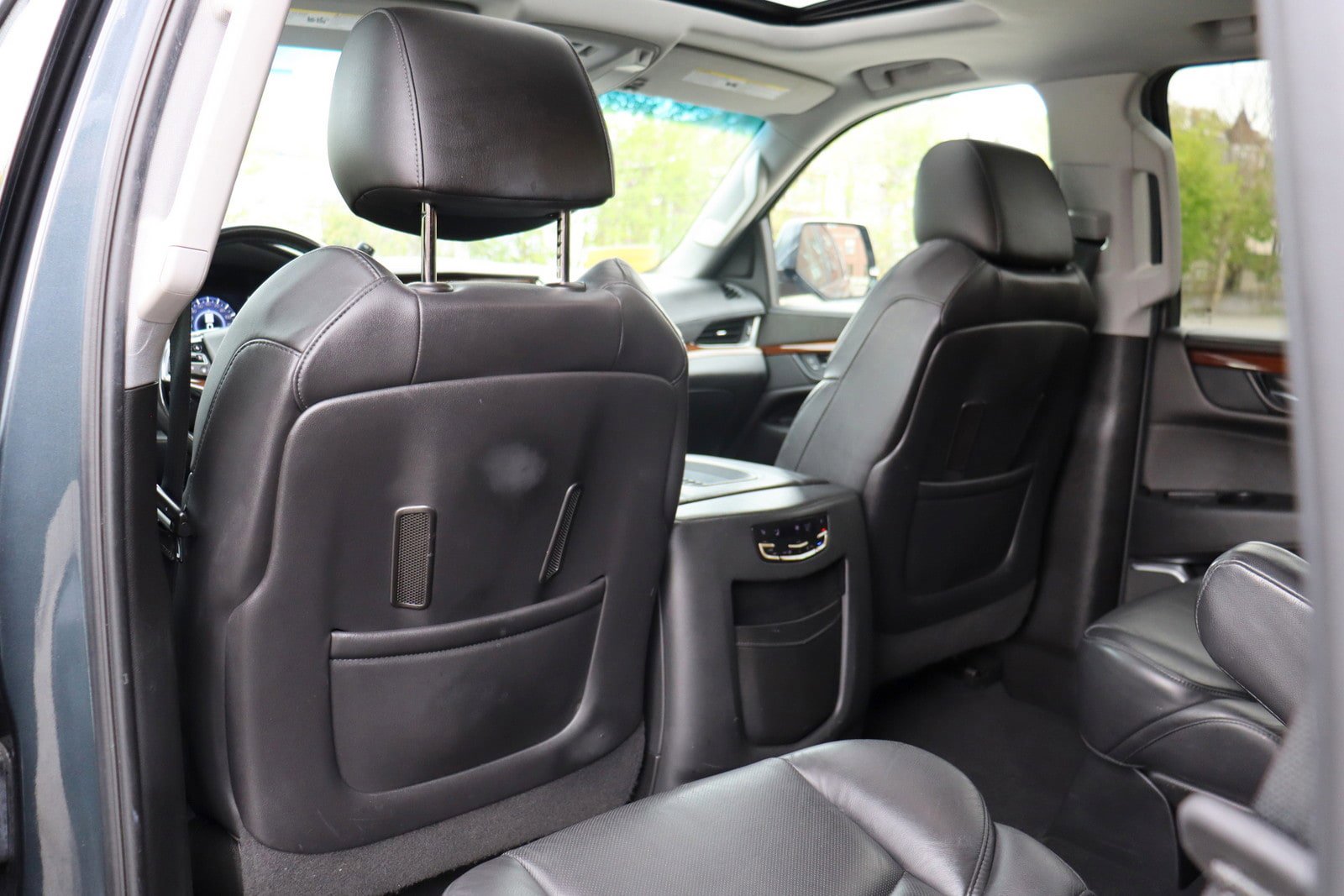 Used 2019 Cadillac Escalade Luxury AWD/4WD image 13